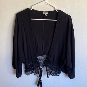 Women’s black shawl